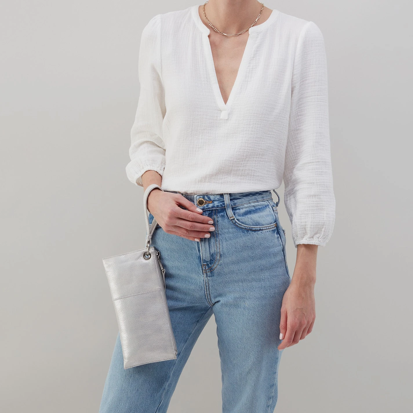 Vida Wristlet In Metallic Leather - Silver 3 Vida Wristlet In Metallic Leather - Silver - Image 3