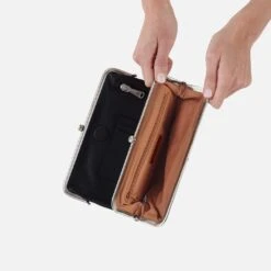 Lauren Clutch-Wallet In Metallic Leather - Argento 11 Lauren Clutch-Wallet In Metallic Leather - Argento -Hobo Sales Store NV 22647AGTO 04