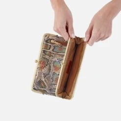 Lauren Clutch-Wallet In Printed Leather - Opal Snake Print 12 Lauren Clutch-Wallet In Printed Leather - Opal Snake Print -Hobo Sales Store NV 22647OSNK 04