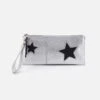Vida Wristlet In Metallic Leather - Argento