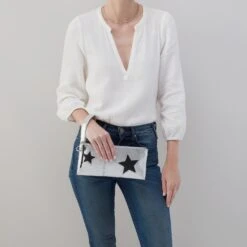 Vida Wristlet In Metallic Leather - Argento -Hobo Sales Store NV 22654AGTO 02