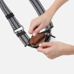 Cia Phone Crossbody In Pebbled Leather - Black 6 Cia Phone Crossbody In Pebbled Leather - Black -Hobo Sales Store PN 82454BLK 03 cadf8851 70ca 48f1 ba89 ca7ce27529bb