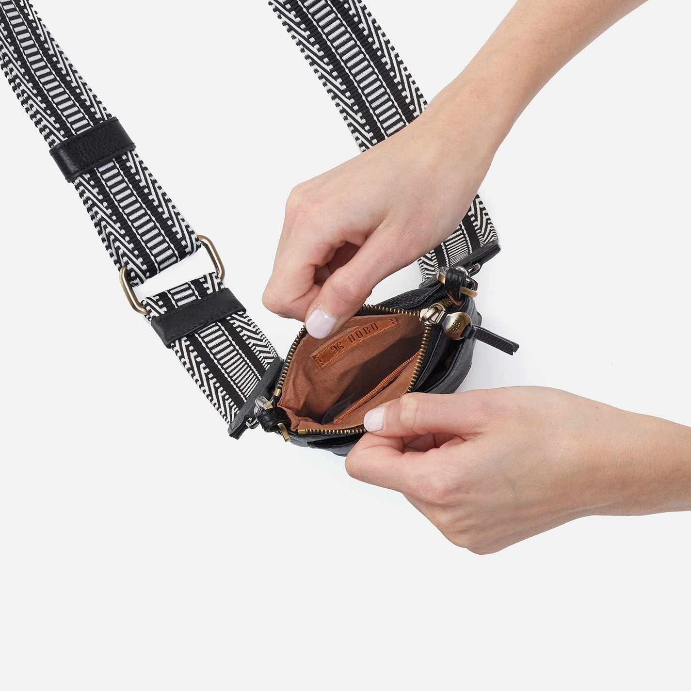 Cia Phone Crossbody In Pebbled Leather - Black 3 Cia Phone Crossbody In Pebbled Leather - Black - Image 3