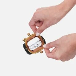 Run Frame Pouch In Pebbled Leather - Black -Hobo Sales Store SO 81033BLK 02 cfcfd2e8 6c9a 4416 b35f 7da818965961