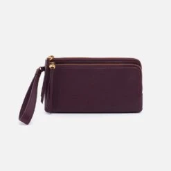 Dayton Wristlet In Pebbled Leather - Ruby Wine