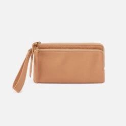 Dayton Wristlet In Pebbled Leather - Sandstorm