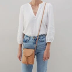 Fern Crossbody In Pebbled Leather - Sandstorm -Hobo Sales Store SO 82186SDST 02