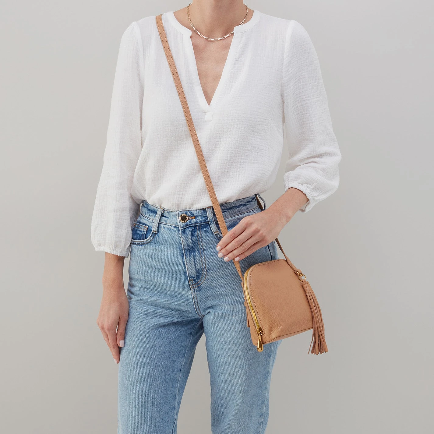 Nash Crossbody In Pebbled Leather - Sandstorm 3 Nash Crossbody In Pebbled Leather - Sandstorm - Image 3