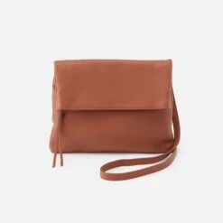 Draft Crossbody In Pebbled Leather - Cashew