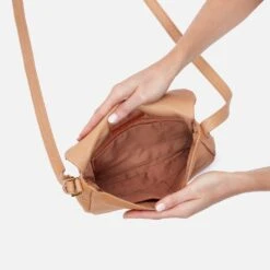 Fern Messenger Crossbody In Pebbled Leather - Sandstorm -Hobo Sales Store SO 82367SDST 03