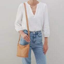 Pier Small Crossbody In Pebbled Leather - Sandstorm -Hobo Sales Store SO 82396SDST 02