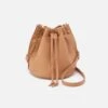 Pier Bucket Crossbody In Pebbled Leather - Sandstorm