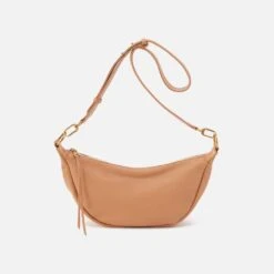 Knox Sling In Pebbled Leather - Sandstorm