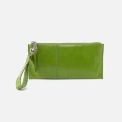 Vida Wristlet In Polished Leather - Garden Green
