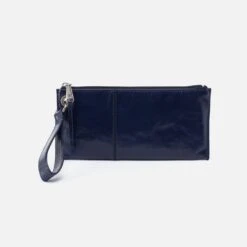 Vida Wristlet In Polished Leather - Nightshade