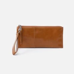 Vida Wristlet In Polished Leather - Truffle