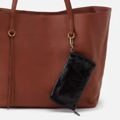 Spark Double Eyeglass Case In Polished Leather - Black 11 Spark Double Eyeglass Case In Polished Leather - Black -Hobo Sales Store VI 32435BLK 05 b1e85c8d fff1 4c5f 8e16 cd2e16a71b61