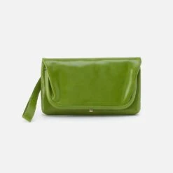 Lauren Wristlet In Polished Leather - Garden Green