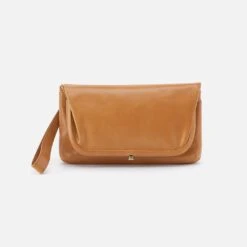 Lauren Wristlet In Polished Leather - Natural