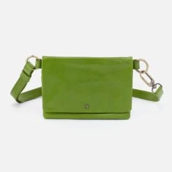 Winn Belt Bag In Polished Leather - Garden Green