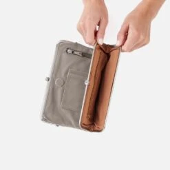 Lauren Clutch-Wallet In Polished Leather - Driftwood -Hobo Sales Store VI 3385DRFT 06 33d88a61 89b5 4584 b31d d2eac817e29d