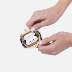 Run Frame Pouch In Polished Leather - Shooting Stars -Hobo Sales Store VI 34021SHST 03