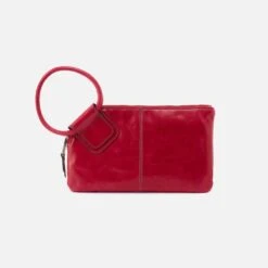 Sable Wristlet In Polished Leather - Claret