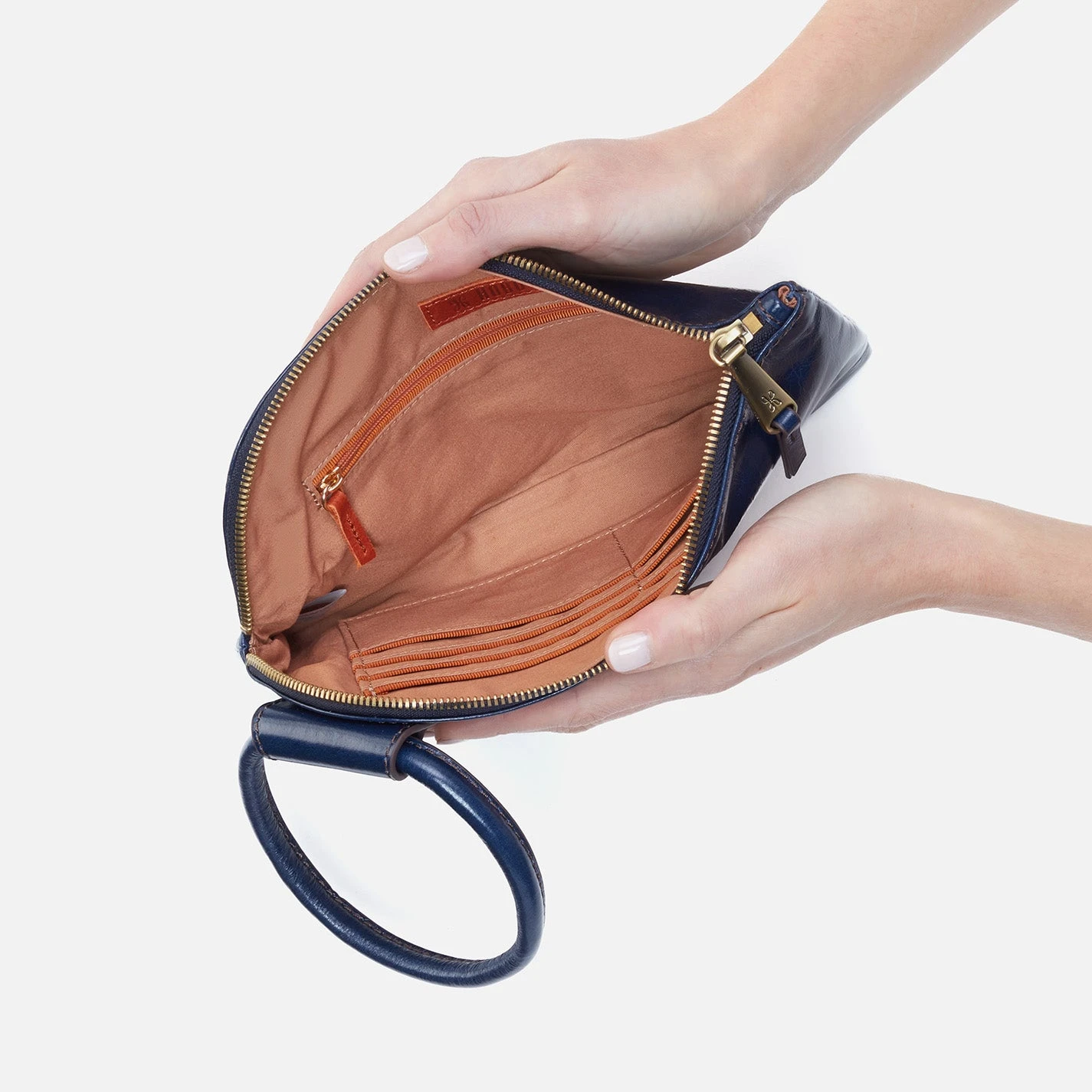 Sable Wristlet In Polished Leather - Nightshade 3 Sable Wristlet In Polished Leather - Nightshade - Image 3