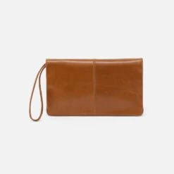 Evolve Wristlet In Polished Leather - Truffle