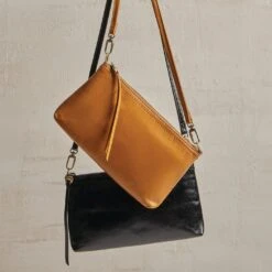 Darcy Crossbody In Polished Leather - Natural -Hobo Sales Store VI 35810NTRL 01a