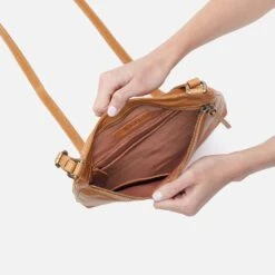 Cambel Crossbody In Polished Leather - Natural 8 Cambel Crossbody In Polished Leather - Natural -Hobo Sales Store VI 35816NTRL 03